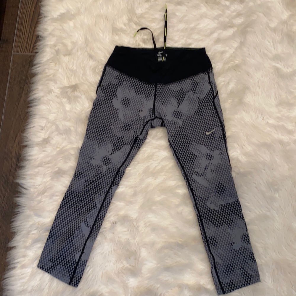 Nike Dri-Fit Cropped Workout Pants